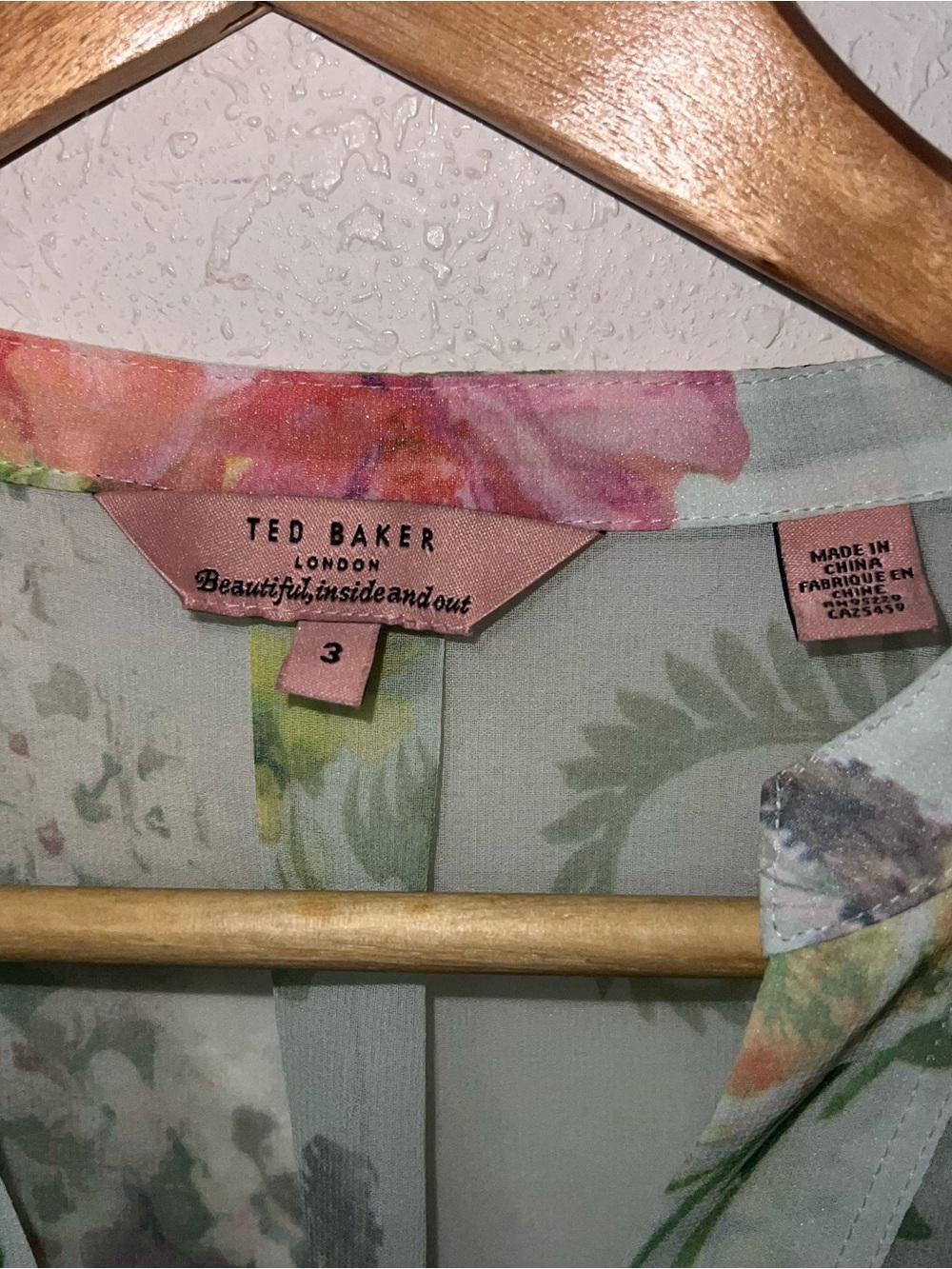 Ted Baker sheer light green floral print button-down blouse size Medium. - Picture 2 of 7